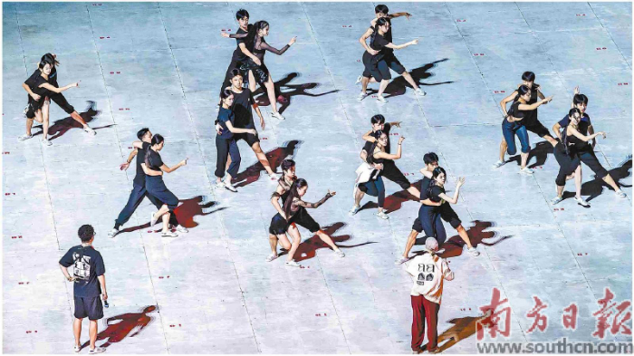 体育大图封面.jpg